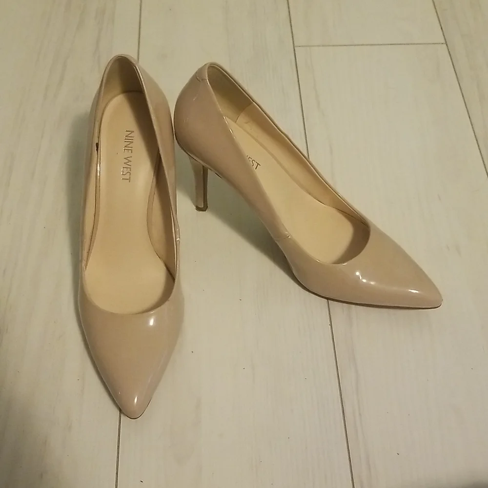 Nine west nude shows - Picture 2 of 9